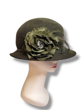 First Issue Vintage 100% Wool Felt Cloche Hat Liz Claiborne